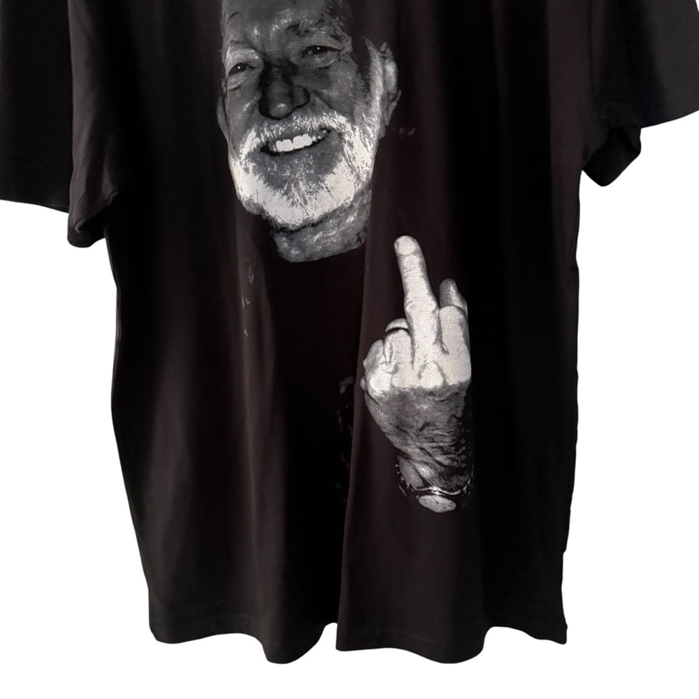 NEW Willie Nelson Middle Finger Black Men’s Graphic T Shirt Size M, L, XL - Picture 4 of 12